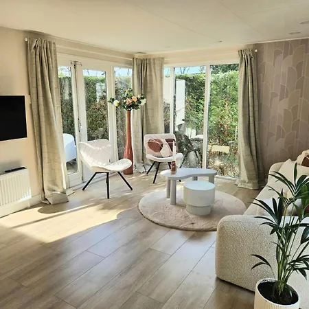 With Private Sauna On The Veluwe With Cold Water Tub Bath Putten