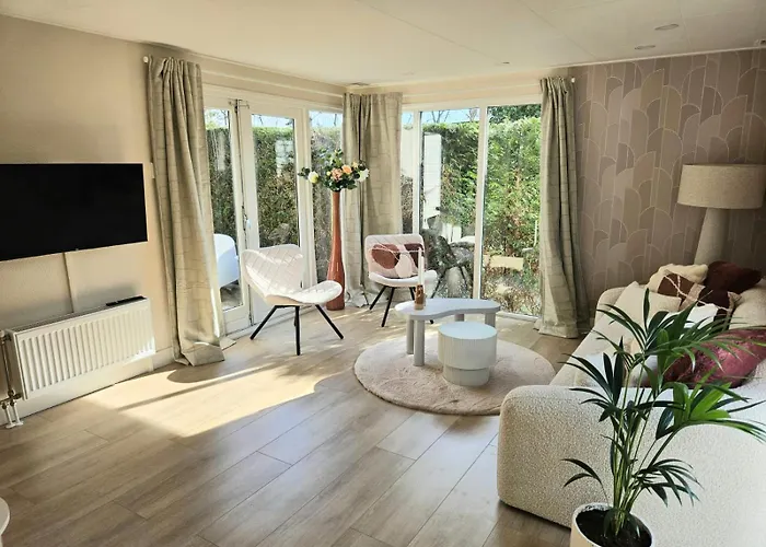 With Private Sauna On The Veluwe With Cold Water Tub Bath Putten